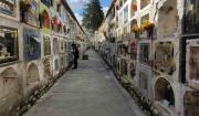 Aprehenden a funcionarios municipales por el presunto robo de 40 lápidas del Cementerio General en La Paz