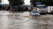 Aumentan a 739 los muertos en Pakistán, con Karachi paralizada por las lluvias
