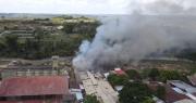 Incendio en la cárcel de Villa Busch en Pando; bomberos y reos combaten el fuego