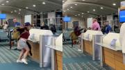 VIRAL: La furiosa reacción de una pasajera contra un empleado de aerolínea en EEUU tras perder tres vuelos consecutivos