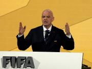 Gianni Infantino, presidente de la FIFA, pide sanciones ejemplificadoras tras los incidentes en Independiente vs Universidad de Chile