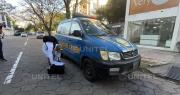 Una madre muere tras caer de un edificio y su hijo lucha por su vida en terapia intensiva