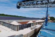 Movilizan 2.433 toneladas de yeso a Paraguay en segunda operación de carga por Puerto Busch
