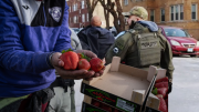 ¿Víctima de una pelea política? El repartidor de fresas atrapado entre Trump y el gobernador de California está en peligro de deportación