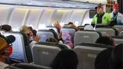 En video: aterriza otro avión con repatriados provenientes de México 