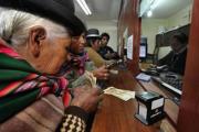 Jubilados cuestionan la propuesta del PDC para que la Renta Dignidad suba a Bs 2.000, dudan del financiamiento