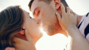 ¿El amor todo lo cura? Revelan los beneficios para la salud de los besos: experto recomienda besar con mucha frecuencia