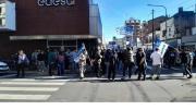 Protesta de trabajadores de Edesur por despidos en Quilmes