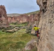 Colgados del cielo: el increíble cañadón de la Patagonia para escalar y cuidar la naturaleza