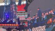 Los espectaculares videos de la presentación de Gustavo Dudamel y la Orquesta Simón Bolívar en concierto de Coldplay en Wembley