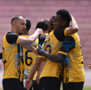 The Strongest, castigado y huérfano de público, gana y sigue líder