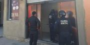 Joven es descubierto teniendo relaciones íntimas con una adolescente en un ‘cine’ que operaba en una casa