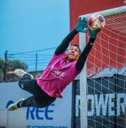 Almada se perfila para custodiar el arco de Blooming ante la ‘U’