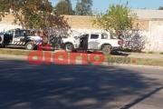 Se quedó dormido ebrio en su camioneta y lo despertó la policía