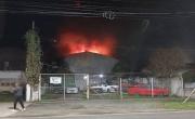 Incendio en una agencia de autos de Ensenada: hay dos detenidos y un vehículo secuestrado