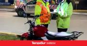 Una mujer resultó con múltiples fracturas tras ser embestida por una moto