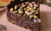 Torta de chocolate y pistacho de Maru Botana: la receta fácil y rápida