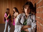 Personas que crecen sin amigos cercanos desarrollan estos hábitos, según la psicología