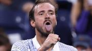 La terrible calentura de Medvedev, los insultos a un fotógrafo y su eliminación del US Open