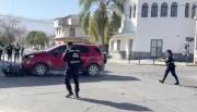 Choque en Zabala y Santa Fe: una moto terminó debajo de un auto y hubo heridos