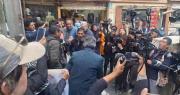 Se registran amagues de enfrentamiento en puertas del juzgado, previo a la audiencia de Camacho y Pumari