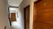 Una argentina se mudó a Barcelona y el vecino la recibió con un insólito cartel