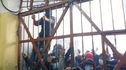 Motín en San Pedro: reclusos protestan por trato preferencial a Añez, Camacho y Pumari y exigen trato igualitario