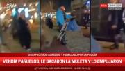 Violencia policial: le sacaron las muletas y empujaron a un vendedor ambulante con discapacidad