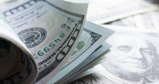 Mercados complicados: Subió el dólar, el riesgo país, y cayeron las acciones