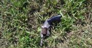 Encontraron un arma en medio de una plaza de Pocito