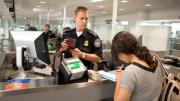 Filtro “antiestadounidense”: ¿Qué es y cómo podría rechazar a inmigrantes que buscan vivir en EE.UU.?