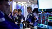 El dólar oficial subió a $1370, cayeron los bonos y las acciones perdieron hasta 10%