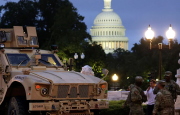 El Pentágono autoriza a las tropas de la Guardia Nacional en Washington D. C. a portar armas de servicio