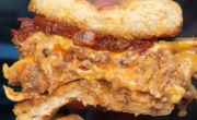 Hamburguesa de sorrentinos: dónde probar el particular platillo que causa furor en redes sociales
