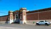Detuvieron a una mujer por lanzar droga a una cárcel de Río Cuarto