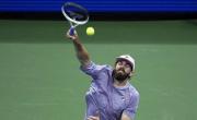 Alcaraz se clasifica para la segunda ronda del Abierto de EEUU con un nuevo corte de pelo