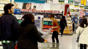 El consumo de bienes y servicios tiende a amesetarse en la segunda mitad del año