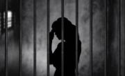 Una joven detenida por un simulacro de fusilamiento