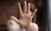 Una docente de La Plata, acusada de maniatar y amordazar a nenes por portarse mal