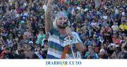 Omega y su clásico homenaje a los chicos: chocolate, regalos, show de Piñón Fijo y El Chipote