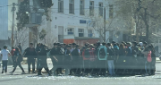 Revuelo en las afueras de una escuela de Capital: alumnos cortaron una avenida