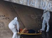 Tomó taxi de App y apareció muerto debajo de un puente