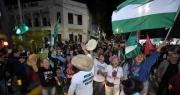 Hubo gritos, saltos y abrazos en la plaza 24 de Septiembre por la detención domiciliaria de Camacho