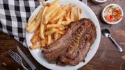 Sabores intensos: el bodegón porteño que ofrece carnes a la parrilla, pastas y mariscos