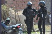 Por una pelea de perros, le pegaron un rebencazo en la espalda