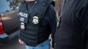 Venezolano llora al ser detenido por el ICE en Texas: presenta orden de captura en Venezuela por un delito violento
