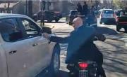 Piedrazos a Milei en Lomas de Zamora: tuvieron que evacuar al presidente y suspender la caravana
