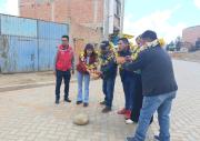 El Distrito 1 entrega plazas y un enlosetado para beneficio de tres urbanizaciones