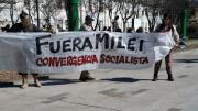 Manifestantes contra Javier Milei echaron a militantes libertarios de la plaza de Lomas de Zamora