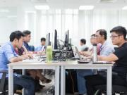 Pagar para ir a la oficina: la insólita decisión de un grupo de jóvenes desempleados